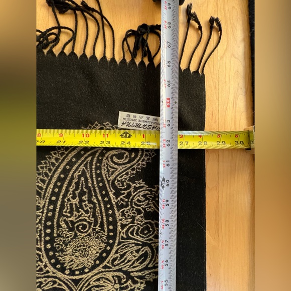 Black & Tan Paisley Pashmina Scarf /Wrap/Shawl | 70% Cashmere 30% Silk | 28”x66” - Picture 16 of 17